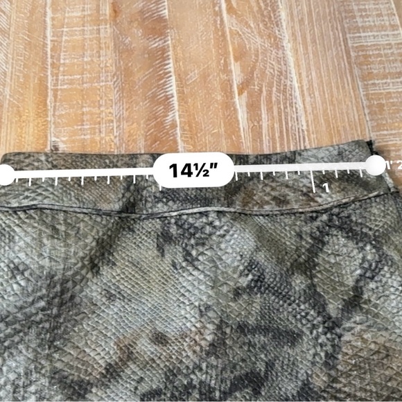 Worth Python print pencil skirt size 6 - Picture 9 of 9